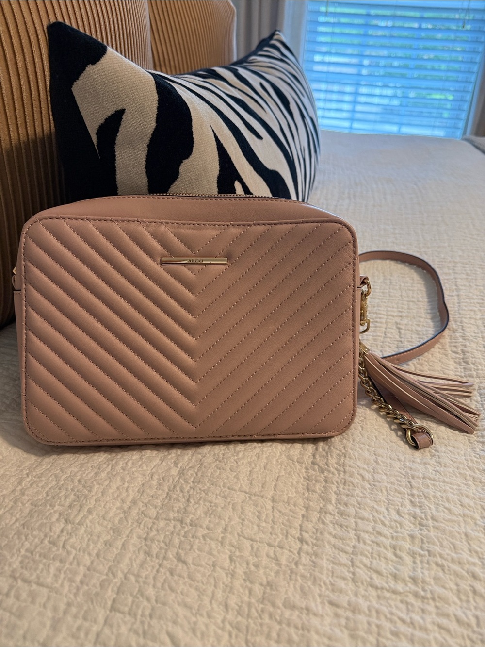 Aldo Chevron-Quilted Crossbody in Blush